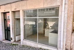 Loja Espaçosa na Estrela, Lisboa