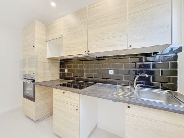 Apartamento T3 remodelado em Sacavém, Loures