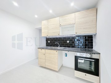 Apartamento T1 remodelado em Queluz, Sintra