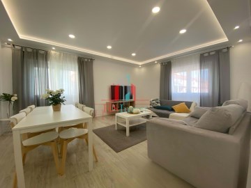 Apartment 2 Bedrooms in Almada, Cova da Piedade, Pragal e Cacilhas