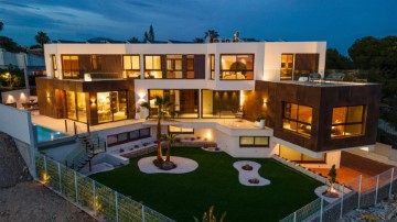 House 5 Bedrooms in Pueblo Levante