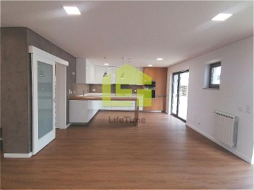 House 5 Bedrooms in Vila Verde