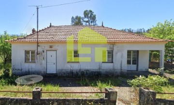 House 3 Bedrooms in Urqueira