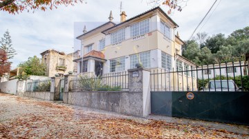 House 5 Bedrooms in Alvalade