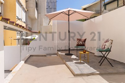 Apartment 3 Bedrooms in Almada, Cova da Piedade, Pragal e Cacilhas