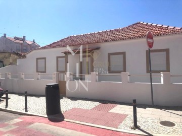 Moradia 2 Quartos em Nossa Senhora do Pópulo, Coto e São Gregório