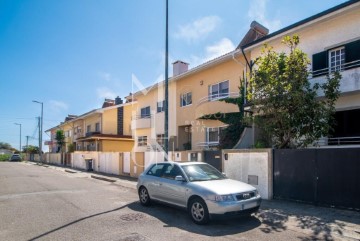 Maison 4 Chambres à Arcozelo