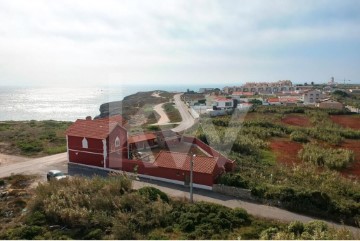 House 4 Bedrooms in Peniche