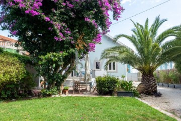 House 5 Bedrooms in Carcavelos e Parede