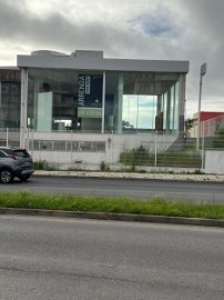 Industrial building / warehouse in Laranjeiro e Feijó