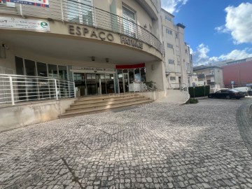Locaux commerciaux à Fátima