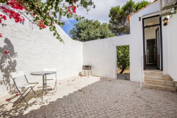 House 4 Bedrooms in Cascais e Estoril