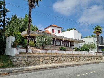 House 4 Bedrooms in Azurém