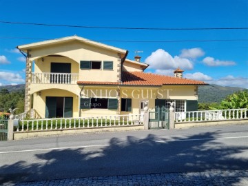 Maison 3 Chambres à Sande, Vilarinho, Barros e Gomide