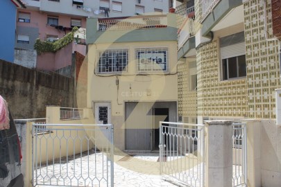 Bureau à Póvoa de Santo Adrião e Olival Basto
