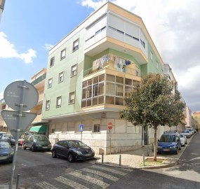 Apartment 5 Bedrooms in Queluz e Belas