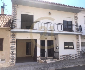 House 5 Bedrooms in Couço