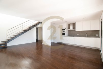 Duplex 2 Bedrooms in Seixal, Arrentela e Aldeia de Paio Pires