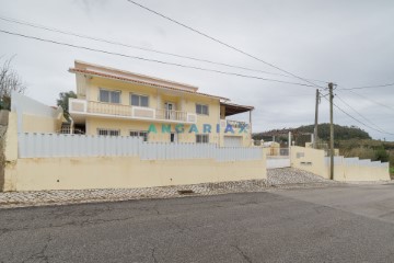 House 4 Bedrooms in Carvalhal Benfeito