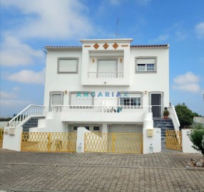 Maison 3 Chambres à Atouguia da Baleia