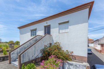 House 4 Bedrooms in Espinho