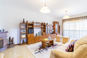 Apartment 3 Bedrooms in Mozelos