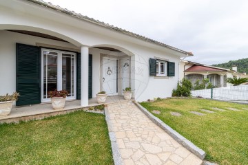 House 2 Bedrooms in Fermedo