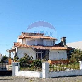 House 5 Bedrooms in Espinho