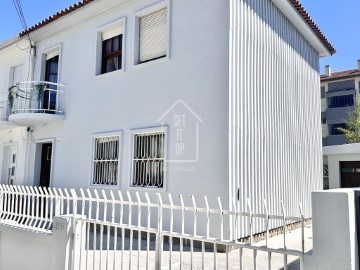 House 3 Bedrooms in Paranhos