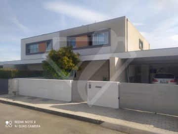 House 3 Bedrooms in Escudeiros e Penso (Santo Estêvão e São Vicente)