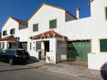 House 3 Bedrooms in Sado