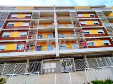 Apartment 3 Bedrooms in Almada, Cova da Piedade, Pragal e Cacilhas