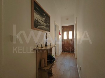 House 2 Bedrooms in Alhos Vedros