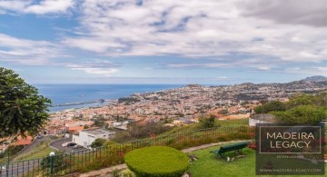 House 4 Bedrooms in Funchal (Santa Maria Maior)