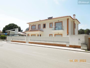 House 11 Bedrooms in Corroios