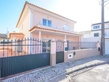 House 4 Bedrooms in Cascais e Estoril