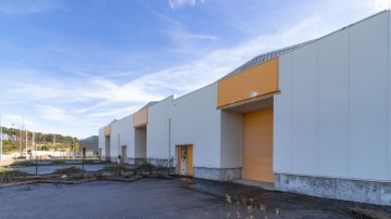 Industrial building / warehouse in Mundão