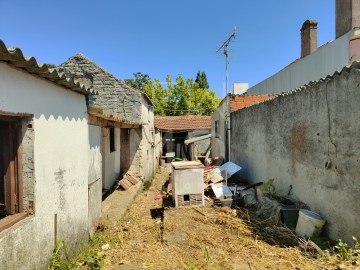 House 2 Bedrooms in Aradas