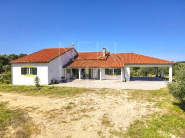 Country homes 4 Bedrooms in Escalos de Cima e Lousa