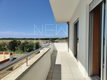 House 4 Bedrooms in Gafanha da Boa Hora