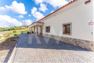 Quintas e casas rústicas 3 Quartos em Santo Onofre e Serra do Bouro
