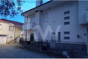 House 6 Bedrooms in Vale Benfeito