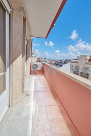 Apartment 4 Bedrooms in Santo António