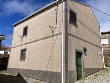 House 2 Bedrooms in Pínzio