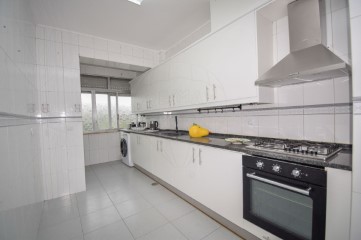 Apartamento 3 Quartos em Carcavelos e Parede