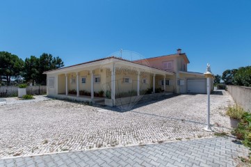 House 3 Bedrooms in Marinhais