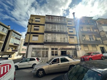 Apartamento 2 Quartos em Seixal, Arrentela e Aldeia de Paio Pires