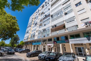 Apartment 3 Bedrooms in Almada, Cova da Piedade, Pragal e Cacilhas