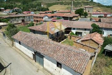 House 2 Bedrooms in Valdealcón