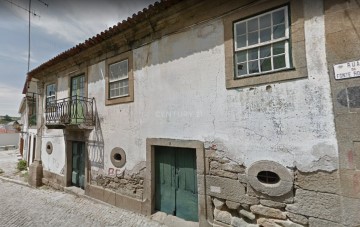 House 4 Bedrooms in Vila Flor e Nabo